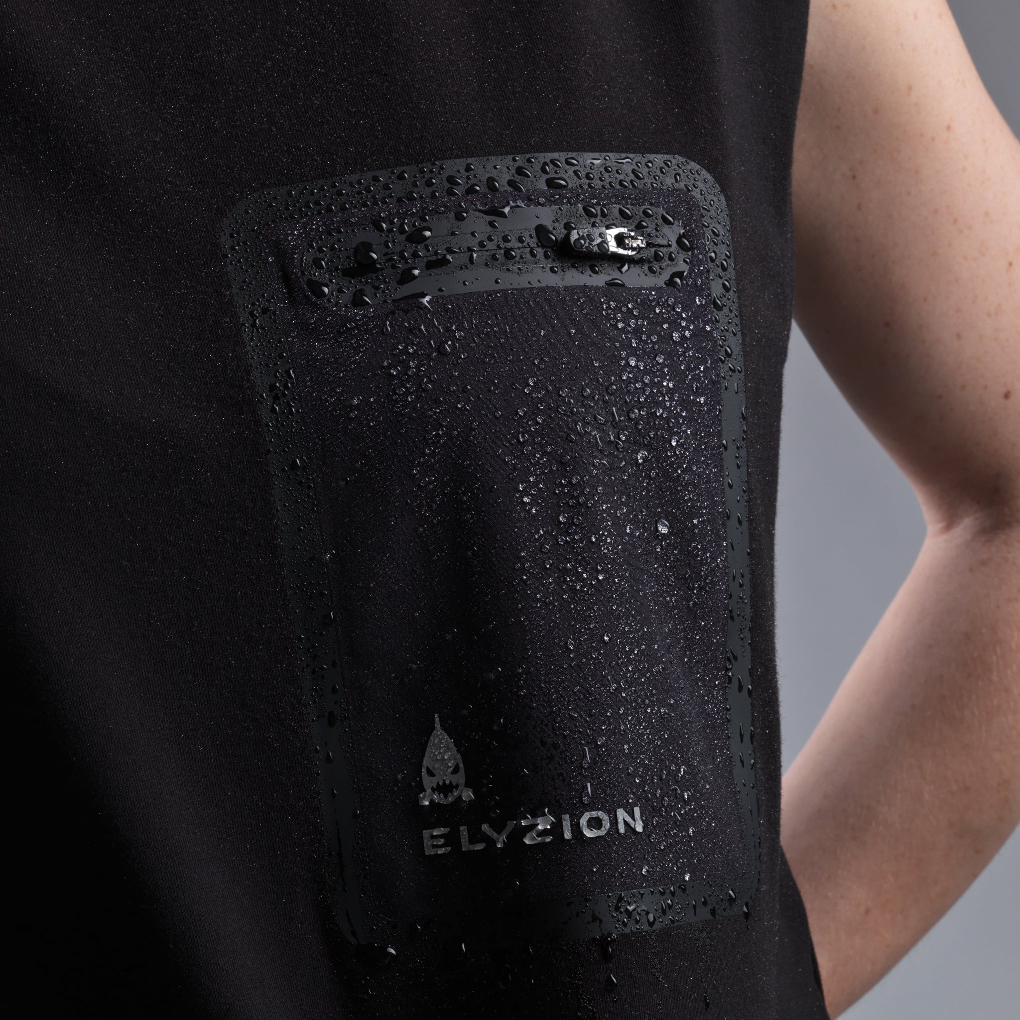 Elyzion "Moero" Sleeveless Cargo T-shirt - Black