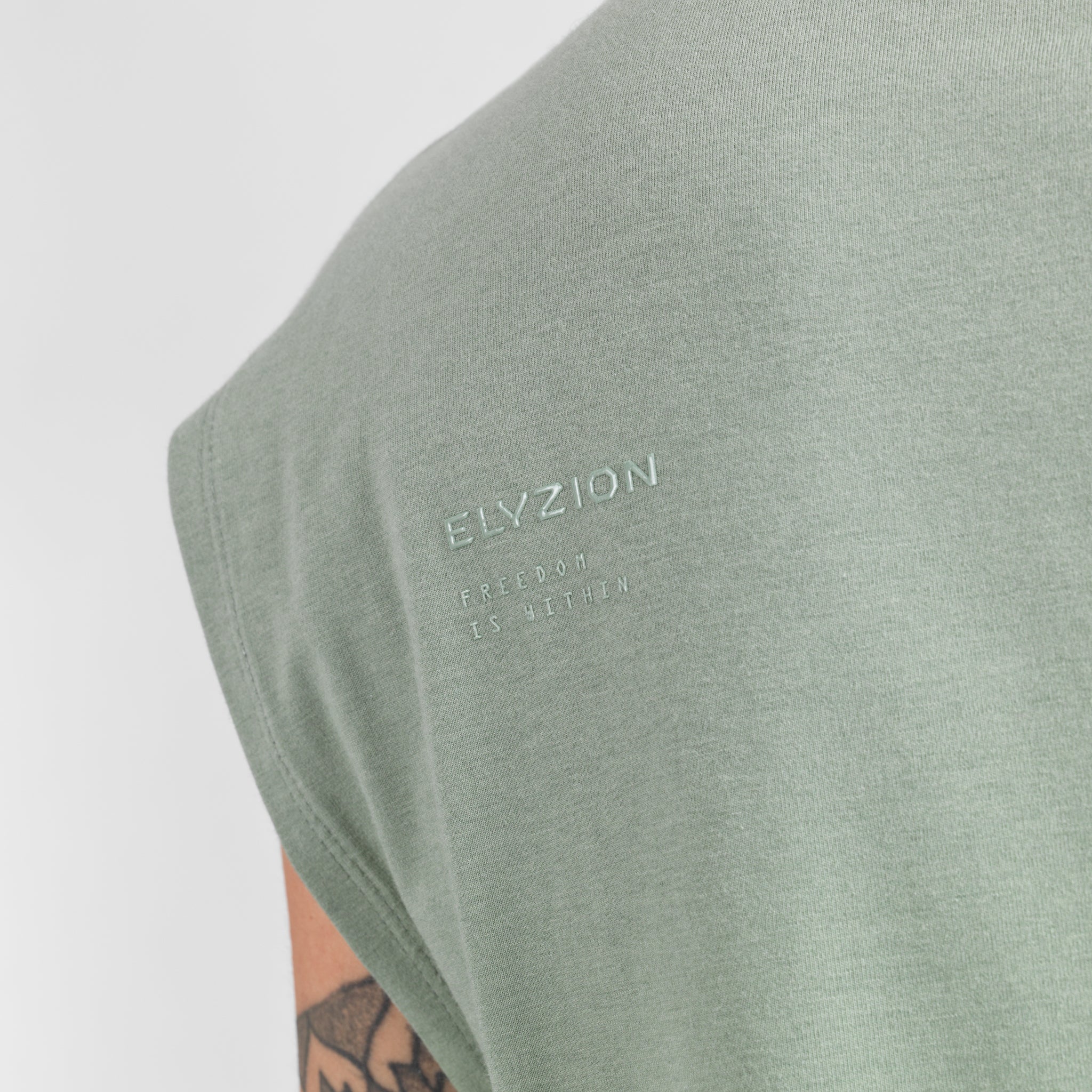 Elyzion "Moero" Sleeveless Cargo T-shirt - Oil Green