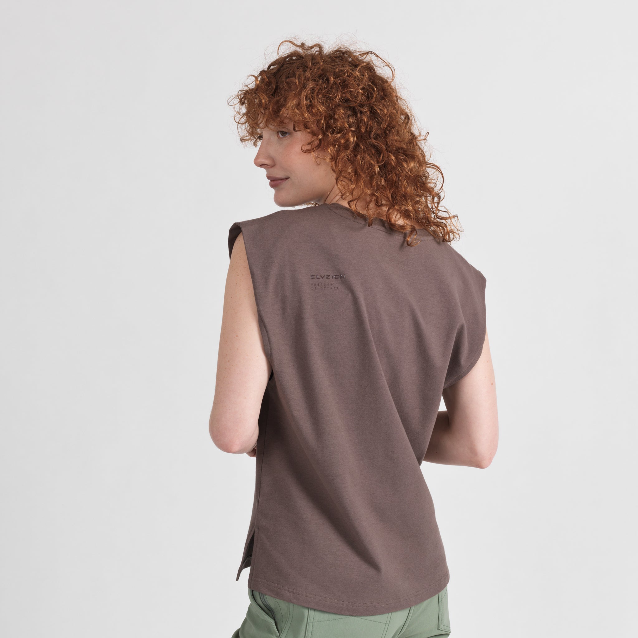 Elyzion "Savannah" Sleeveless Cargo T-shirt - Coffee Quartz